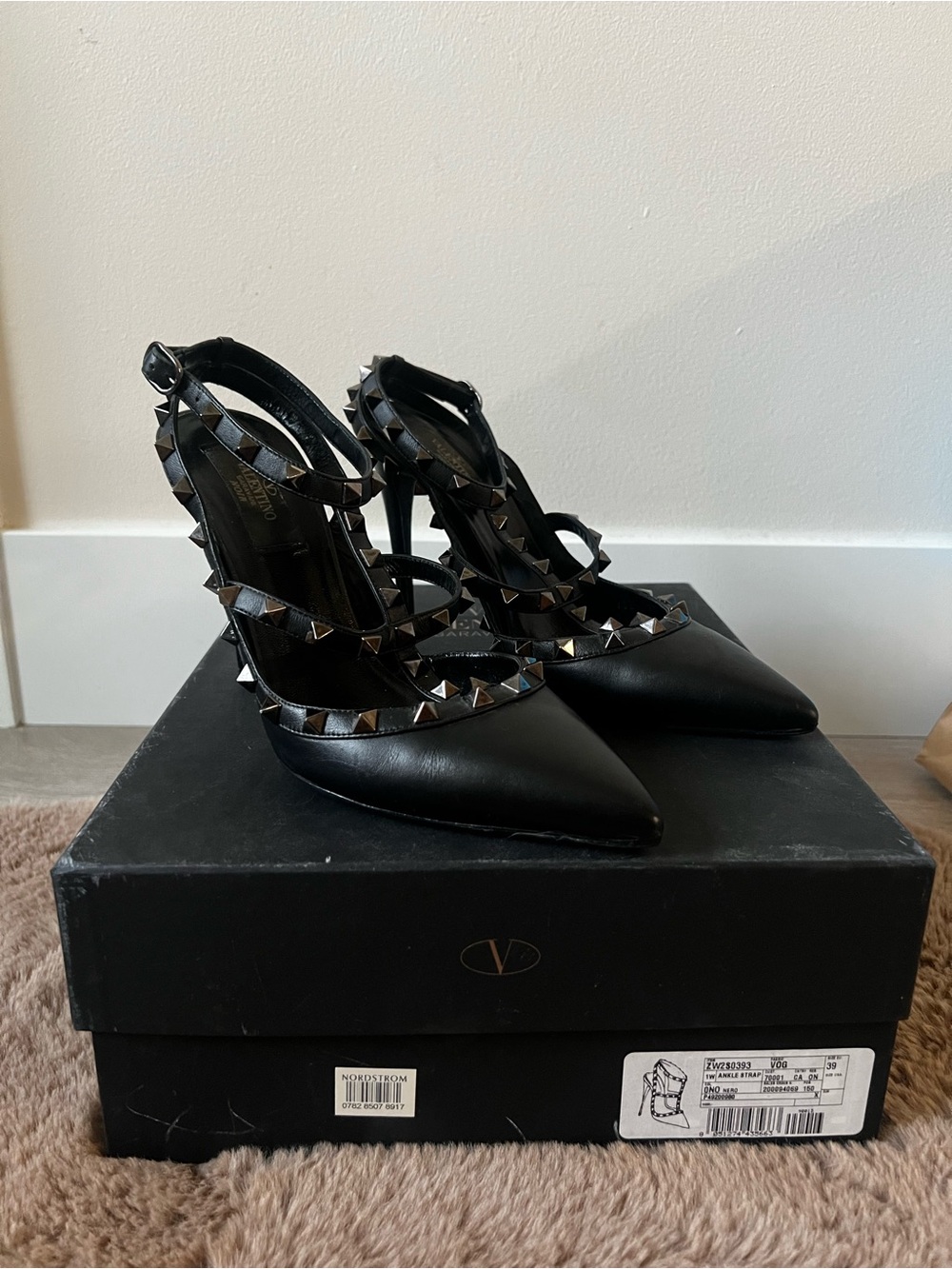 AUTHENTIC Valentino Garavani Rockstud Pumps